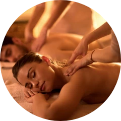 Osoby podczas masażu relaksacyjnego